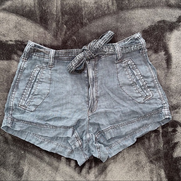 American Eagle paperbag shorts with belt - Picture 2 of 7